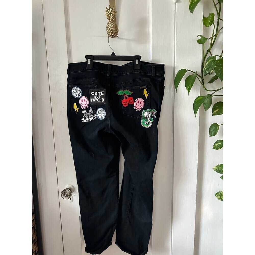 Chicos so Slimming Women’s size 2.5 black jeans with patches
